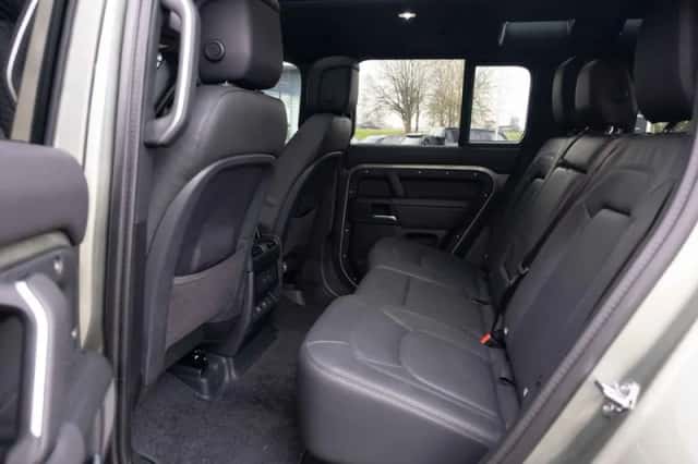 Land Rover Defender (2025) thumbnail 16