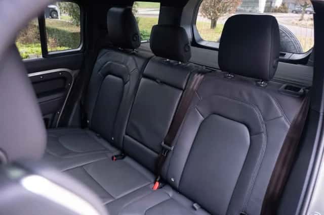 Land Rover Defender (2025) thumbnail 17