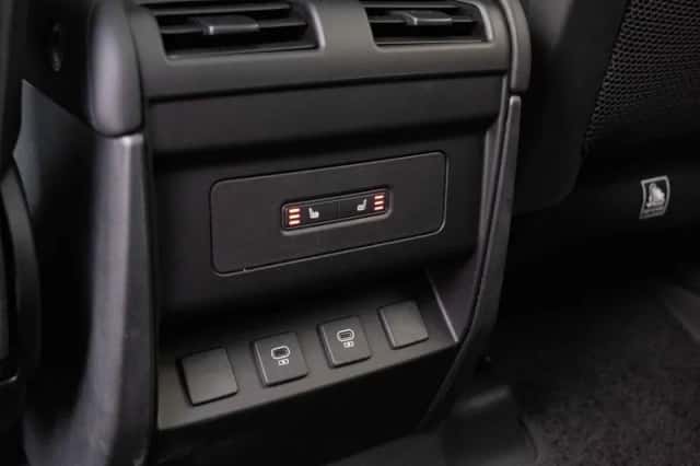 Land Rover Defender (2025) thumbnail 19