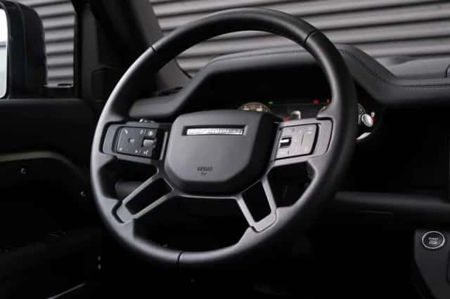 Land Rover Defender (2025) thumbnail 21
