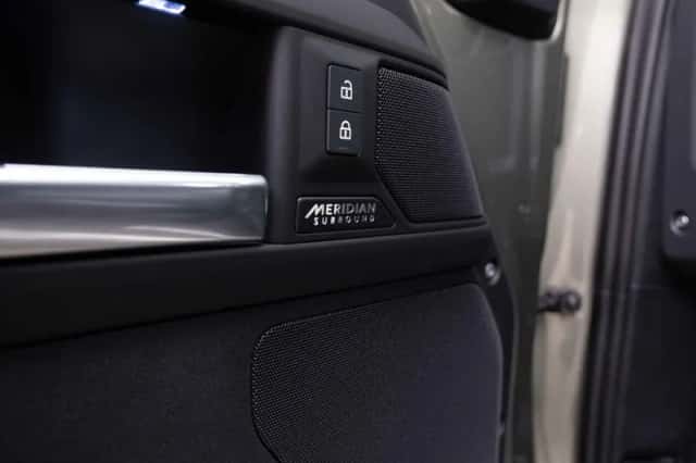 Land Rover Defender (2025) thumbnail 27