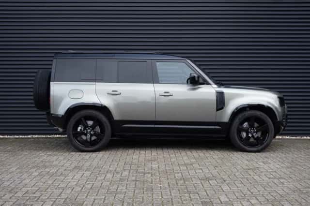 Land Rover Defender (2025) thumbnail 4