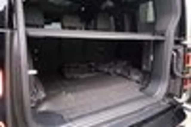 Land Rover Defender (2025) thumbnail 40