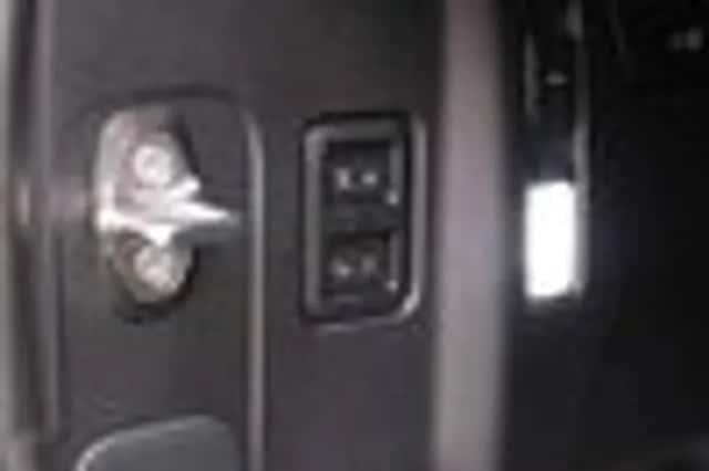 Land Rover Defender (2025) thumbnail 41