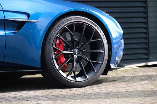 Aston Martin Vantage (2025) thumbnail 11