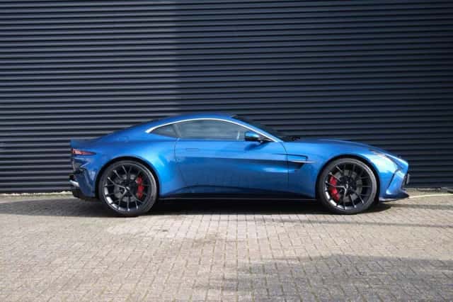 Aston Martin Vantage (2025) thumbnail 9
