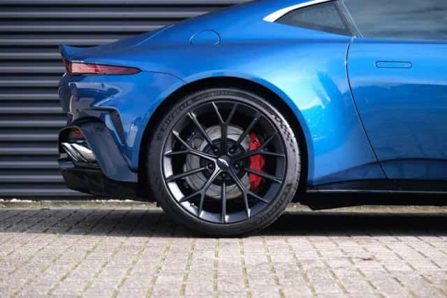 Aston Martin Vantage (2025) thumbnail 10