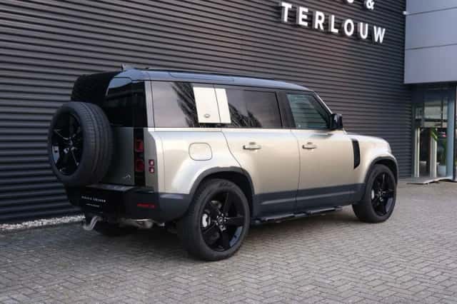 Land Rover Defender (2023) thumbnail 11