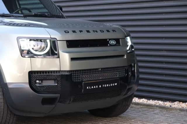Land Rover Defender (2023) thumbnail 12