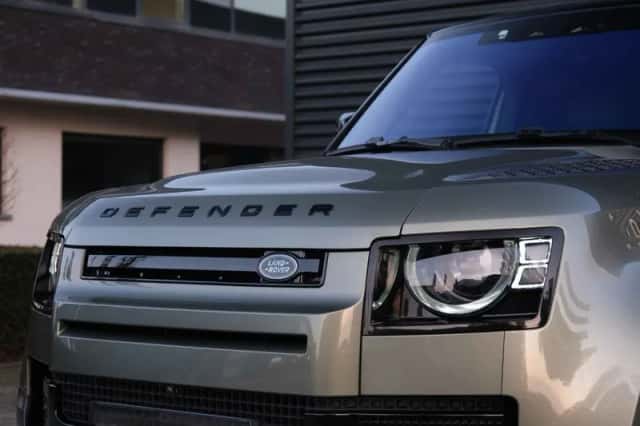 Land Rover Defender (2023) thumbnail 15