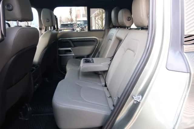 Land Rover Defender (2023) thumbnail 18