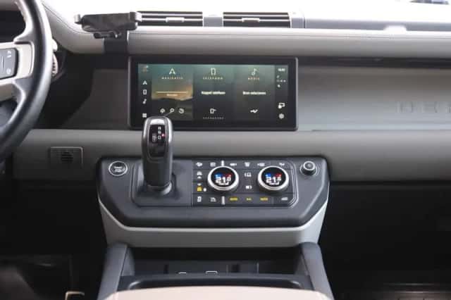 Land Rover Defender (2023) thumbnail 20