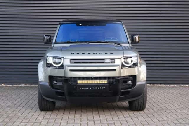 Land Rover Defender (2023) thumbnail 3