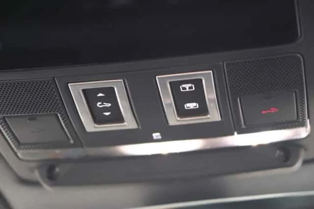 Land Rover Defender (2023) thumbnail 26