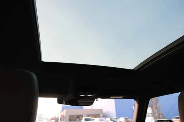 Land Rover Defender (2023) thumbnail 27
