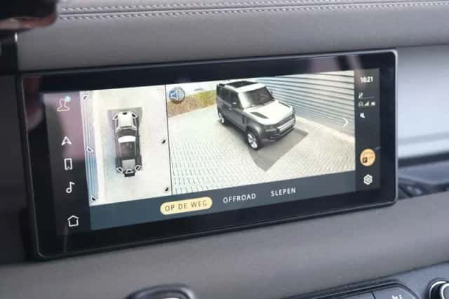 Land Rover Defender (2023) thumbnail 29