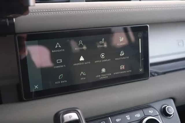Land Rover Defender (2023) thumbnail 31