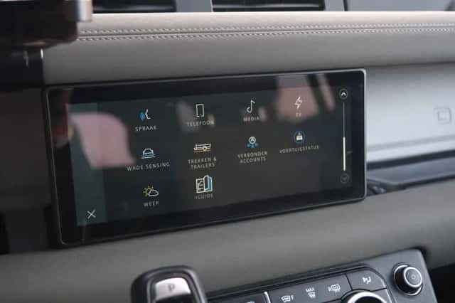 Land Rover Defender (2023) thumbnail 32