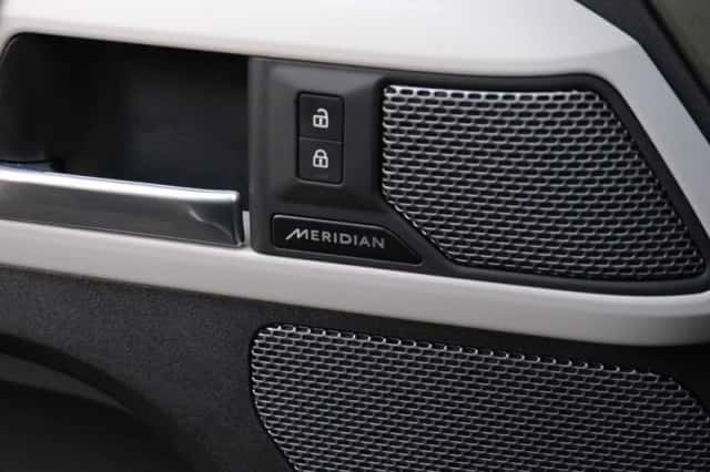 Land Rover Defender (2023) thumbnail 35