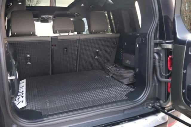 Land Rover Defender (2023) thumbnail 36