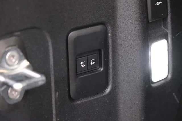 Land Rover Defender (2023) thumbnail 37