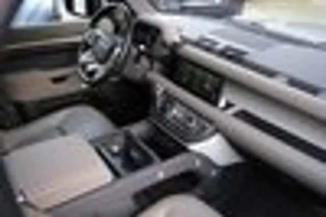 Land Rover Defender (2023) thumbnail 44