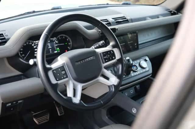 Land Rover Defender (2023) thumbnail 7
