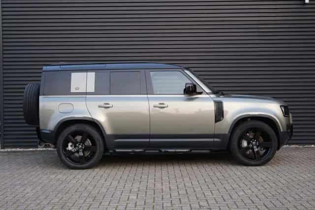 Land Rover Defender (2023) thumbnail 9