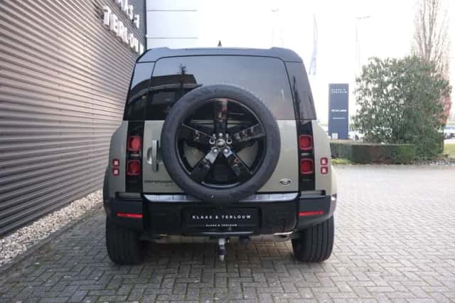 Land Rover Defender (2023) thumbnail 10