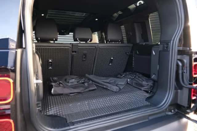 Land Rover Defender (2025) thumbnail 14
