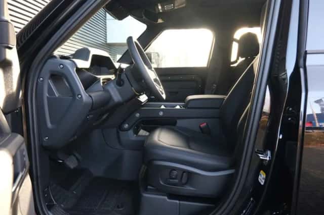 Land Rover Defender (2025) thumbnail 17