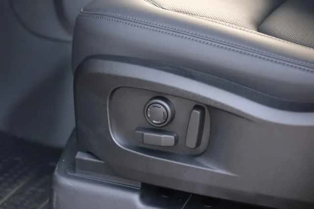 Land Rover Defender (2025) thumbnail 18