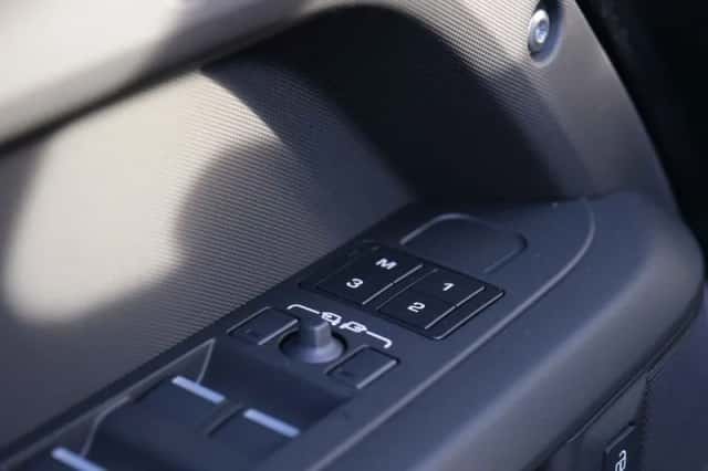 Land Rover Defender (2025) thumbnail 19
