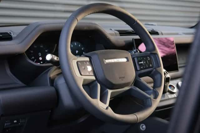 Land Rover Defender (2025) thumbnail 21
