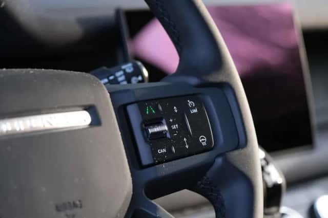 Land Rover Defender (2025) thumbnail 22
