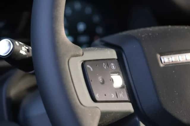 Land Rover Defender (2025) thumbnail 23