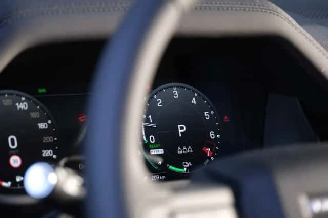 Land Rover Defender (2025) thumbnail 24