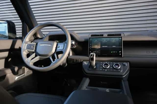 Land Rover Defender (2025) thumbnail 29
