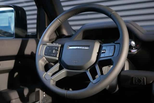 Land Rover Defender (2025) thumbnail 30