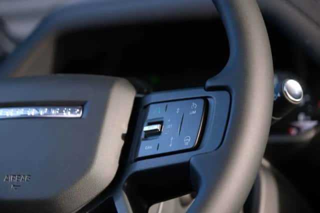 Land Rover Defender (2025) thumbnail 32