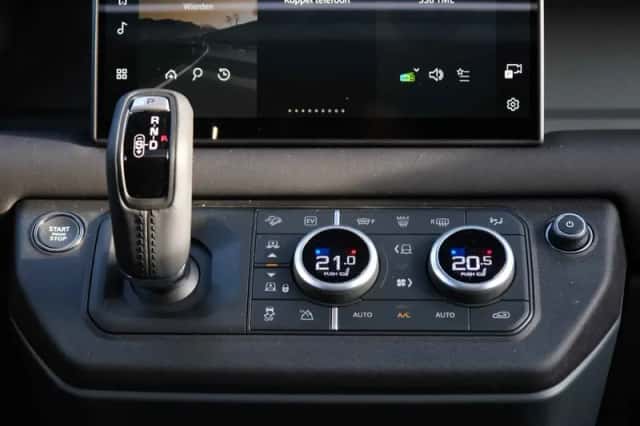 Land Rover Defender (2025) thumbnail 34