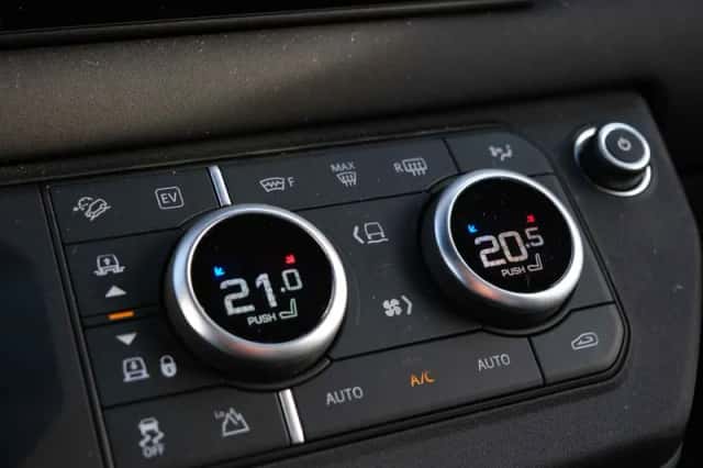 Land Rover Defender (2025) thumbnail 44