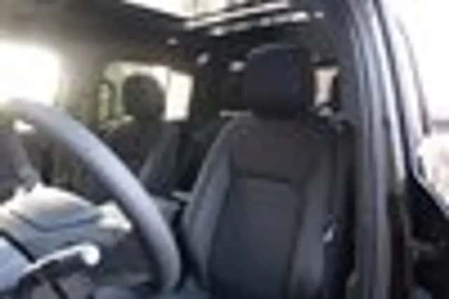 Land Rover Defender (2025) thumbnail 53
