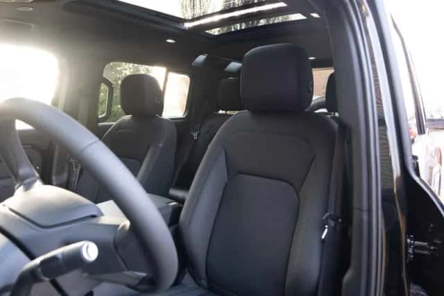 Land Rover Defender (2025) thumbnail 8