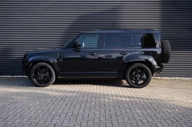 Land Rover Defender (2022) thumbnail 11
