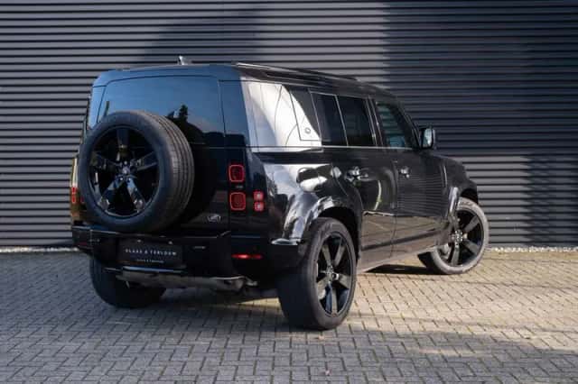 Land Rover Defender (2022) thumbnail 12
