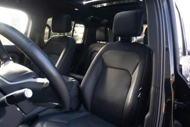Land Rover Defender (2022) thumbnail 16