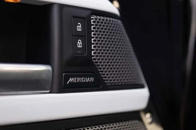 Land Rover Defender (2022) thumbnail 19