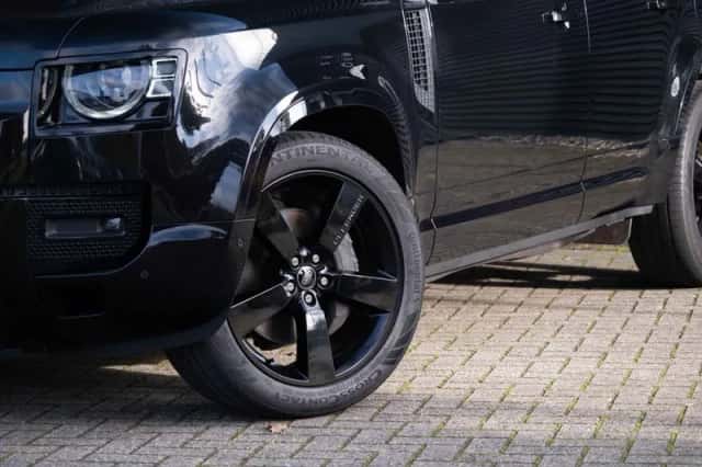Land Rover Defender (2022) thumbnail 4