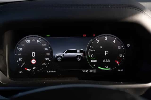 Land Rover Defender (2022) thumbnail 34